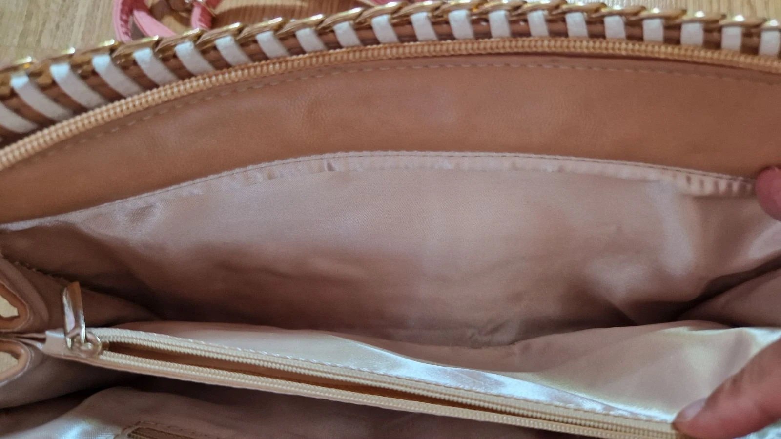 Bolso rosa Collett bandolera y clutch 2en1 dorado – photo 7